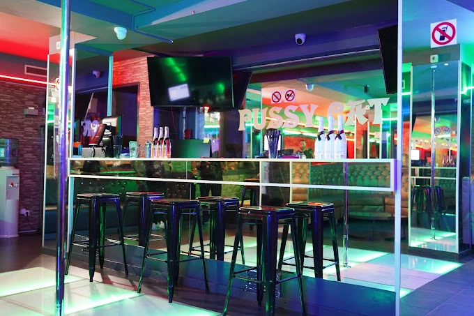 Sarrià-Sant Gervasi strip club